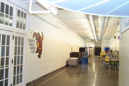 9z_lunchroom_hallway