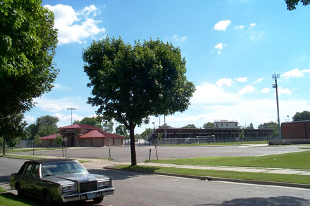 99d_field_entrance